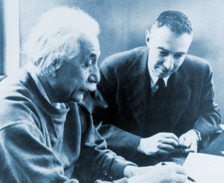 Albert Einstein e Robert Julius Oppenheimer